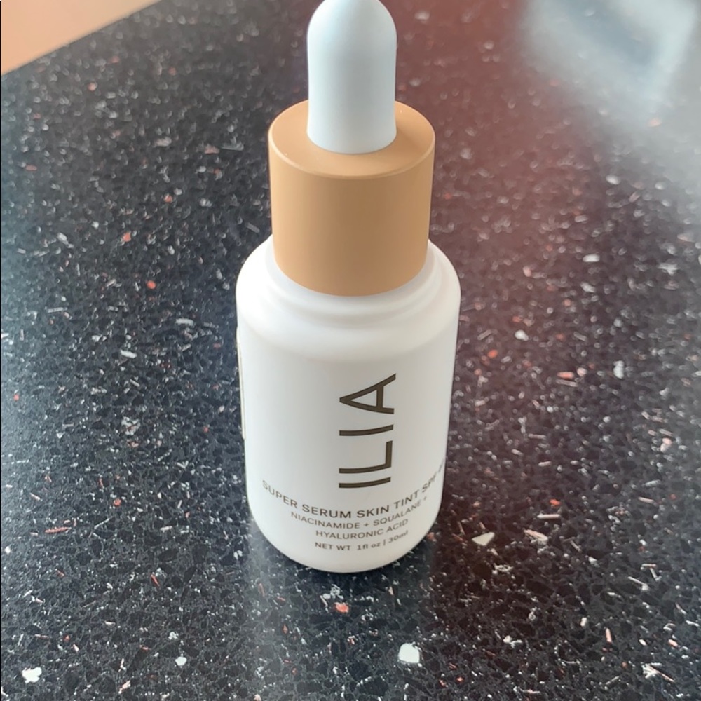 Ilia serum skin tint shade st8 Sheila